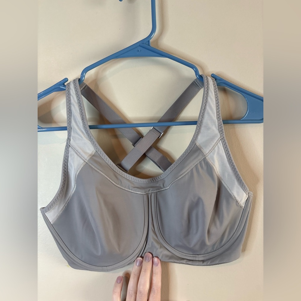 Athleta Gray High Impact Underwire Sports Bra EUC